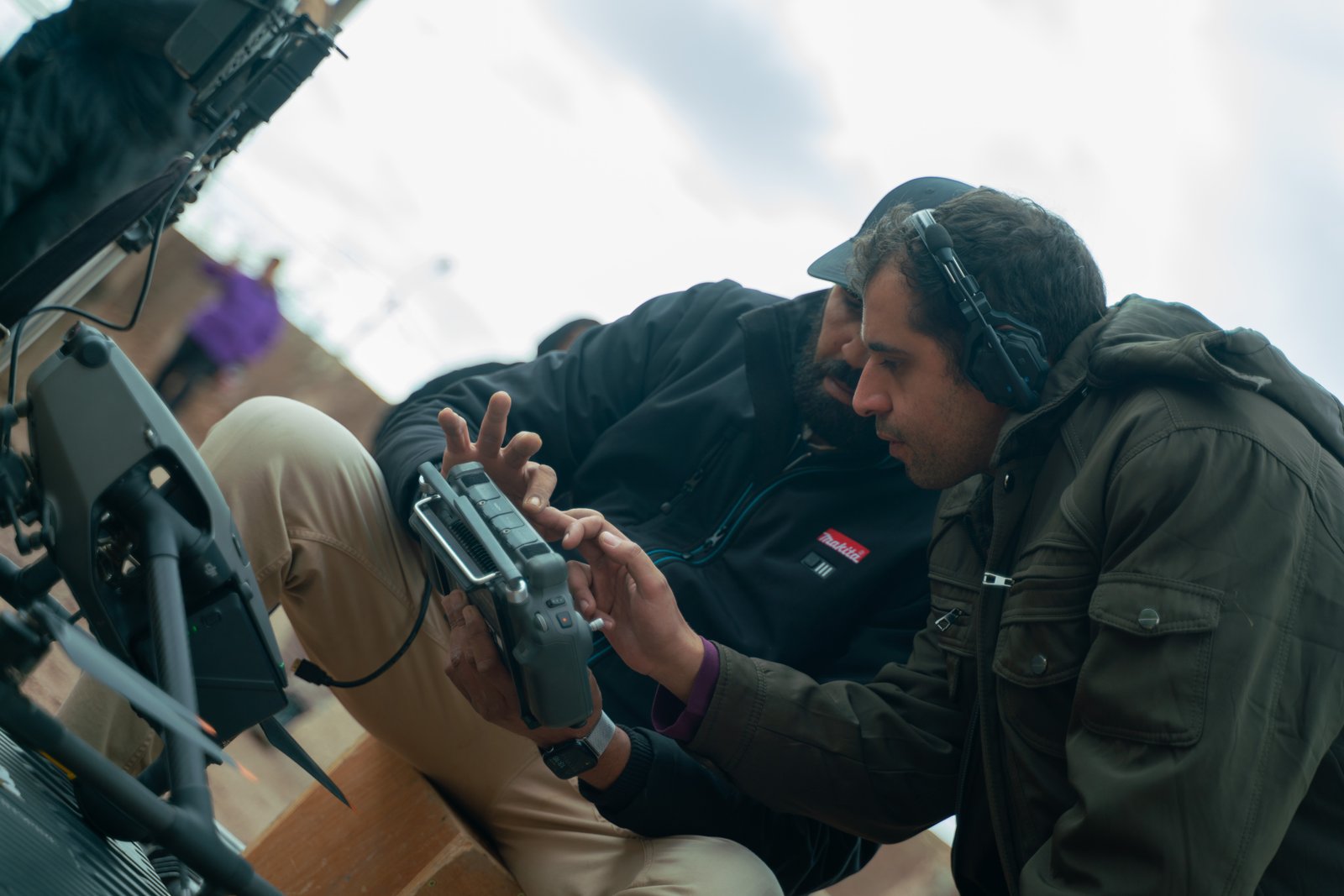 Équipe de production pendant un tournage au Maroc